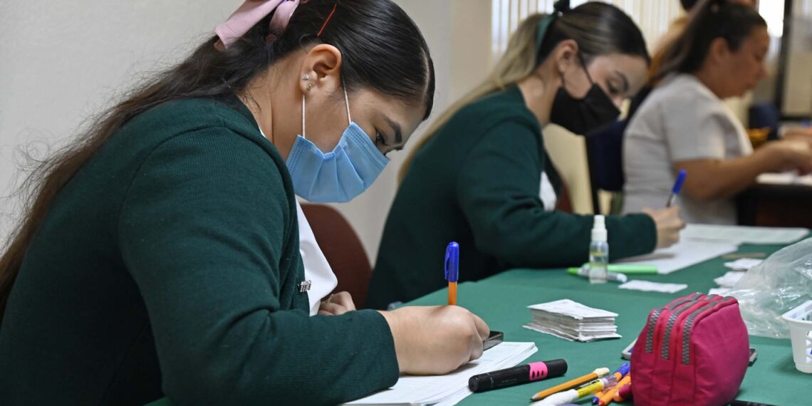 La UAS y PrevenIMSS ponen en marcha Jornada de Vacunación contra Sarampión y COVID-19 en la Facultad de Enfermería, para la comunidad universitaria y sociedad civil