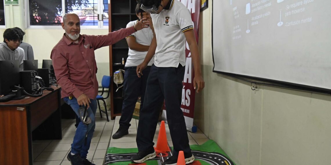 Llevan Bienestar Universitario y Gobierno del Estado campaña de sensibilización y prevención del alcoholismo a la Preparatoria Augusto César Sandino