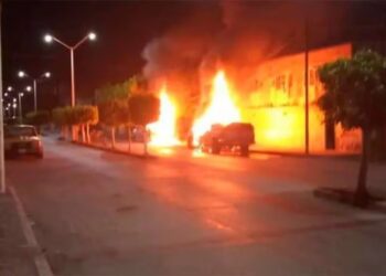 Incendian autos y tiendas en varios municipios de Jalisco
