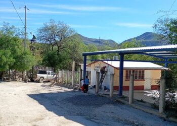 Gobierno de El Fuerte prioriza atención a comunidades alejadas con rehabilitación de caminos y luminarias