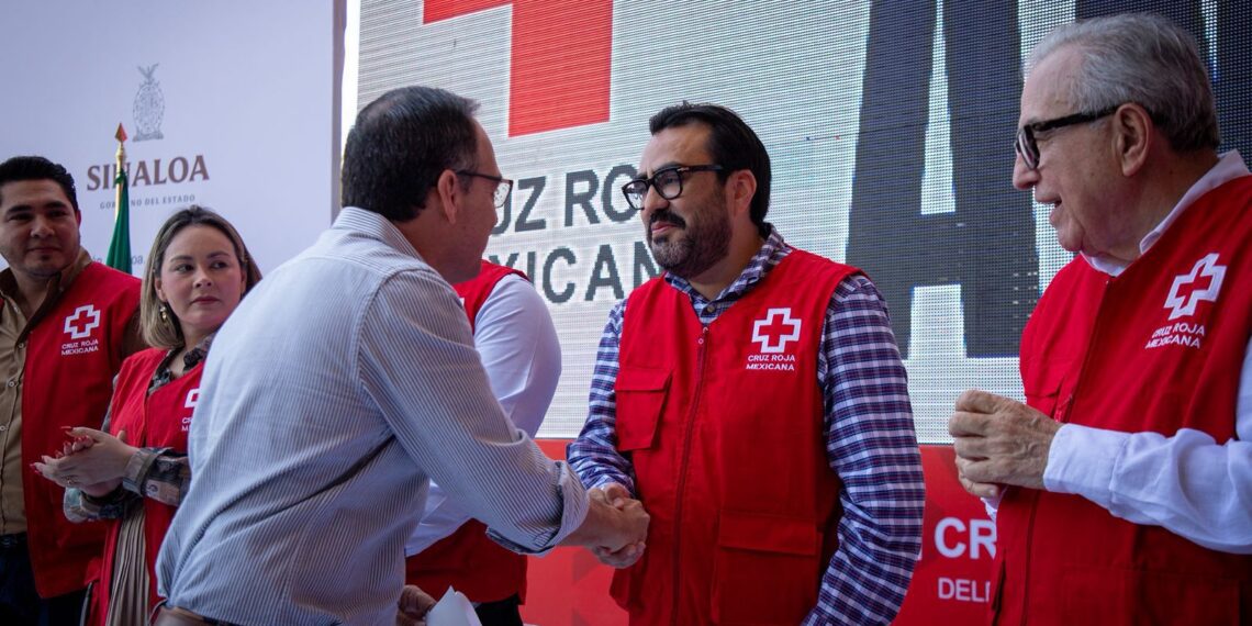 Juan de Dios Gámez acude al banderazo de inicio de la Colecta Cruz Roja 2026