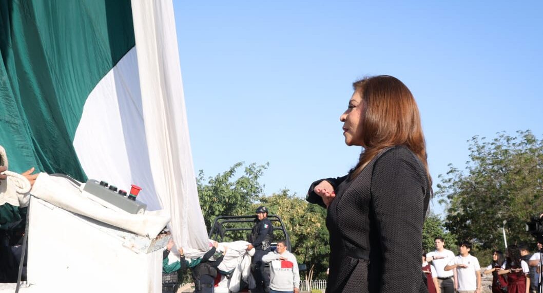 Conmemoran autoridades de Sinaloa el Día de la Bandera