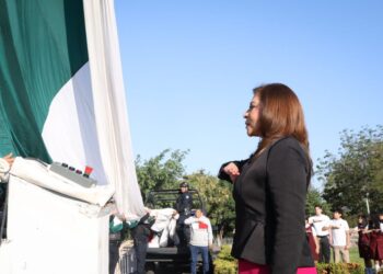 Conmemoran autoridades de Sinaloa el Día de la Bandera