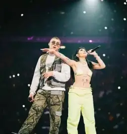 En medio del conflicto con Cazzu, Bad Bunny es captado en playas de Australia junto a Gabriela Berlingeri
