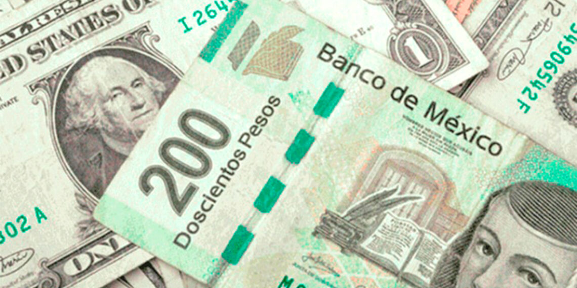 Dólar retrocede y peso mexicano se fortalece al inicio de la semana