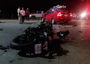 Mujer embiste a motociclista y lo deja con algunos golpes, tras choque en la colonia Del Bosque en Guasave