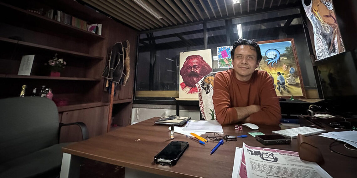 Sigue Marx Arriaga atrincherado en oficina de la SEP