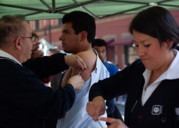 Gobierno lanza plan de vacunación en 11 estados por brote de sarampión