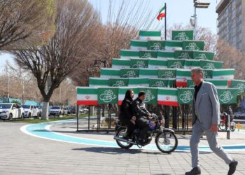 Reino Unido y China piden a personal y ciudadanos salir de Irán