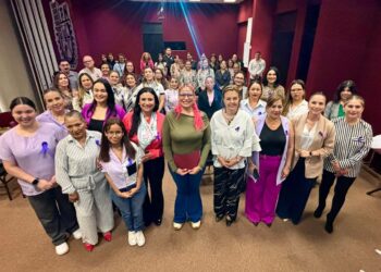 Destacan avances y retos en los derechos de las mujeres durante conferencia en Los Mochis