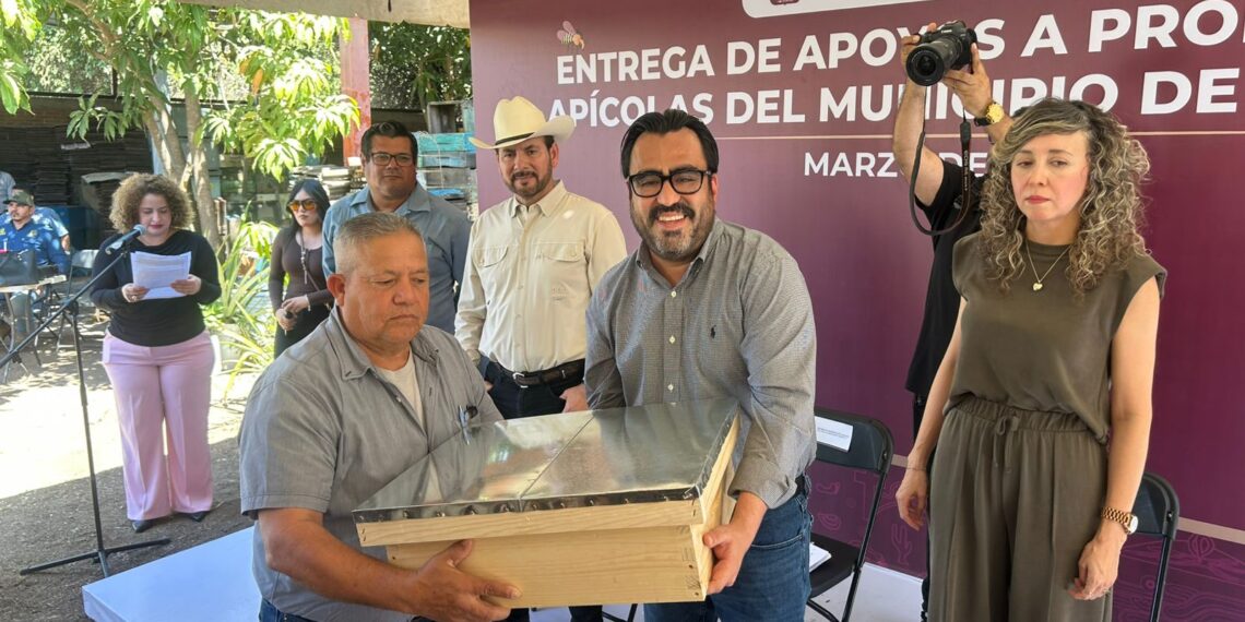 Impulsan la apicultura en Culiacán: Juan de Dios Gámez otorga apoyos a productores