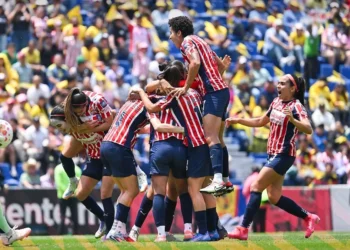 Chivas se impone en el Clásico Femenil y se burla de las quejas de jugadoras del América por la cancha del Estadio Akron: “Está bueno”