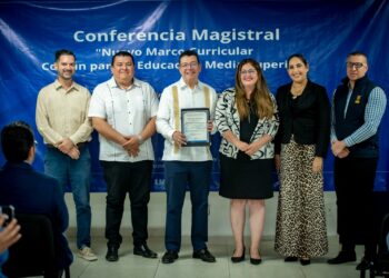 Encabeza el Rector Jesús Madueña consolidación del modelo educativo de la UAS mediante el Nuevo Marco Curricular Común; Uladimir Valdez, director general de Bachillerato de la SEP, realiza conferencia magistral