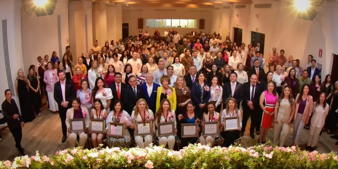 🏅👩‍🦰 Ahome reconoce a mujeres ejemplares con la Medalla al Mérito “Lore de la Vega” 2026