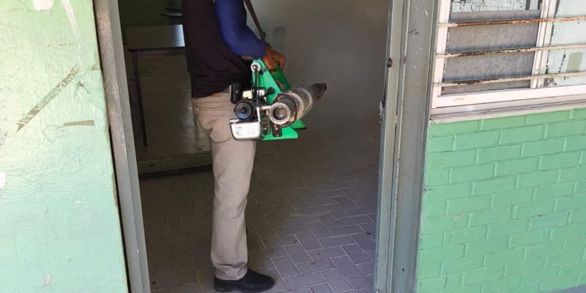 Refuerzan fumigación contra el dengue en escuelas de San Blas