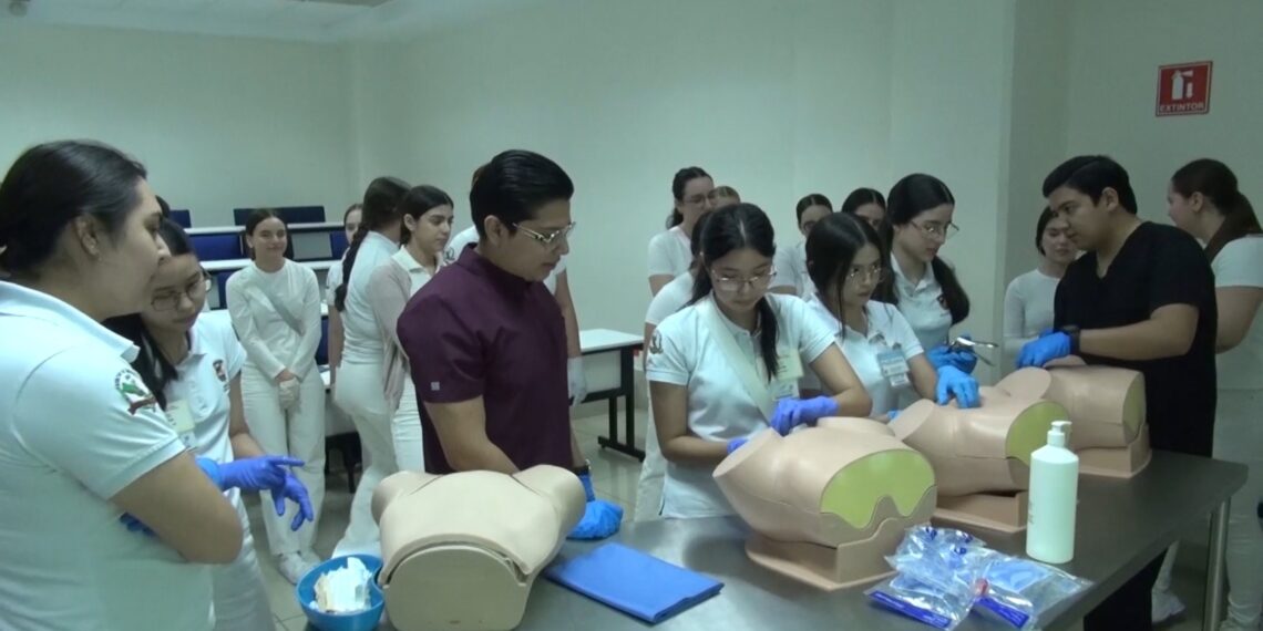 En el marco de su 49° Aniversario, fortalece la Facultad de Medicina de la UAS la formación clínica con Taller de Exploración Ginecológica