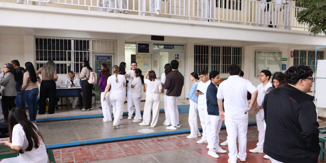 ¡Prevención, la mejor estrategia! La UAS y el ISSSTE encabezan segunda jornada de vacunación contra el sarampión en la Facultad de Medicina