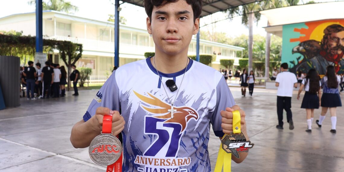 Miguel Ángel Castro, alumno de la Preparatoria Emiliano Zapata, triunfa en el “Gran Torneo de Artes Marciales”; gana medalla de oro en Jiu-Jitsu