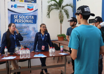 ¡Construyendo futuro! Estudiantes y empresas coinciden en el éxito de los espacios de colaboración laboral, en la Feria de Vinculación UAS 2026