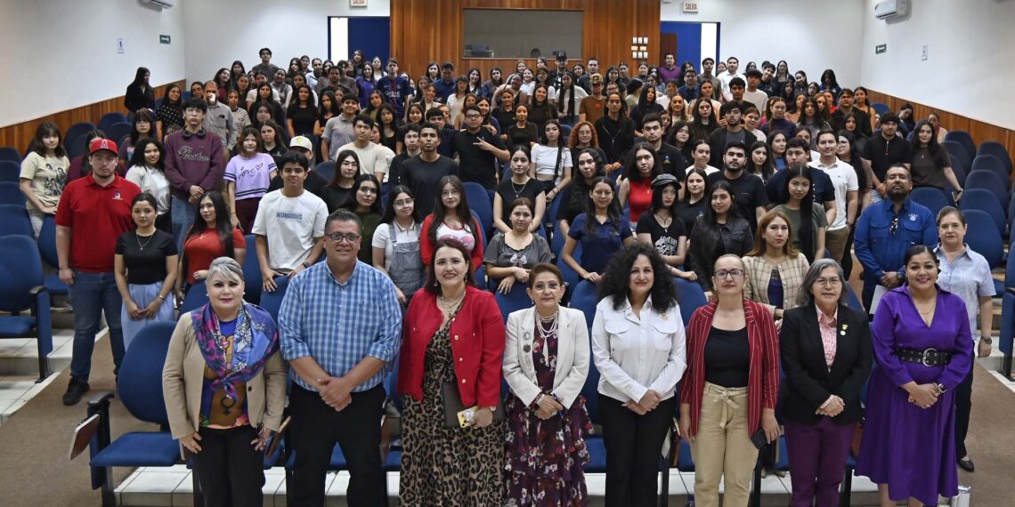 La Facultad de Derecho UAS analiza la violencia digital; un reto urgente para la justicia y la igualdad de género, pues 3 de cada 10 mexicanas sufren ciberacoso