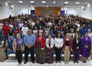 La Facultad de Derecho UAS analiza la violencia digital; un reto urgente para la justicia y la igualdad de género, pues 3 de cada 10 mexicanas sufren ciberacoso