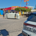 Conductor supuestamente no hace alto y provoca volcadura en el Centro de Los Mochis