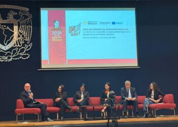 El Rector Jesús Madueña participa en mesa de la SEP sobre el impacto de la era digital en las juventudes; educar para la autorregulación frente a dispositivos