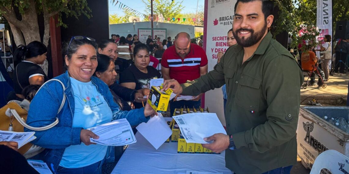 Brigada para el Bienestar acerca apoyos a familias de Sinaloa de Leyva