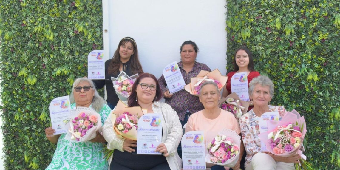 Gobierno de El Fuerte reconoce a mujeres que honran nuestra tierra