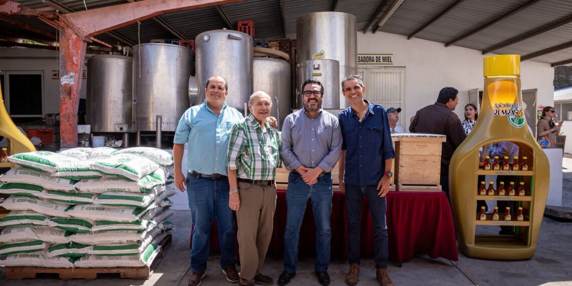 Destina Juan de Dios Gámez programa histórico de apoyos al sector apícola de Culiacán