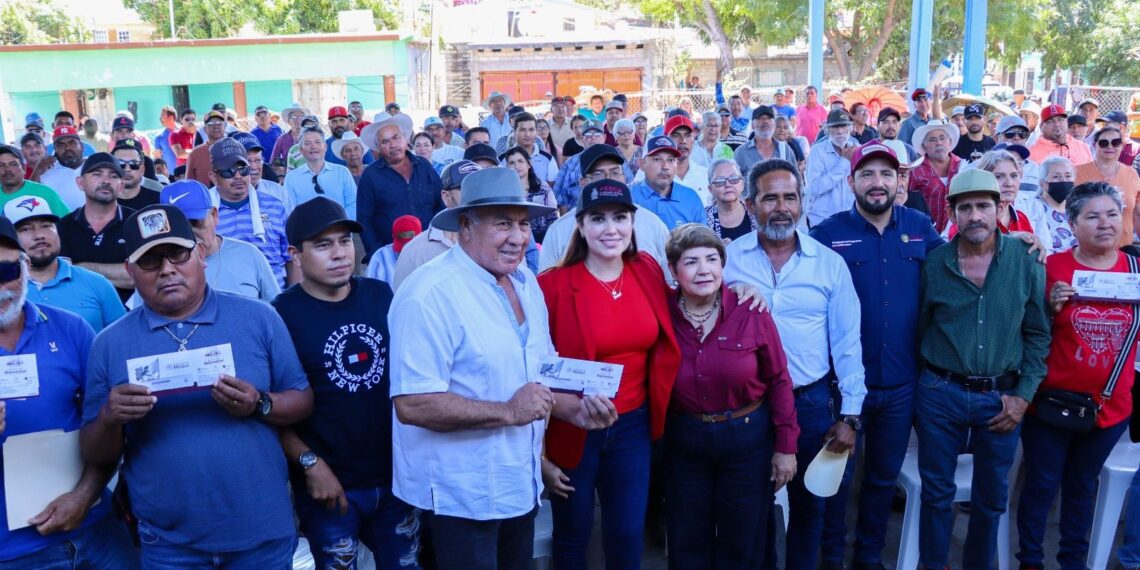 Pescadoras y pescadores de El Huitussi, Guasave reciben tarjetas del programa Bienpesca
