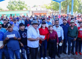 Pescadoras y pescadores de El Huitussi, Guasave reciben tarjetas del programa Bienpesca