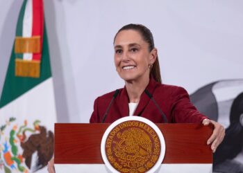 Presidenta Claudia Sheinbaum envía al Senado iniciativa del Plan B de la Reforma Electoral; “vamos a seguir insistiendo en disminuir los privilegios