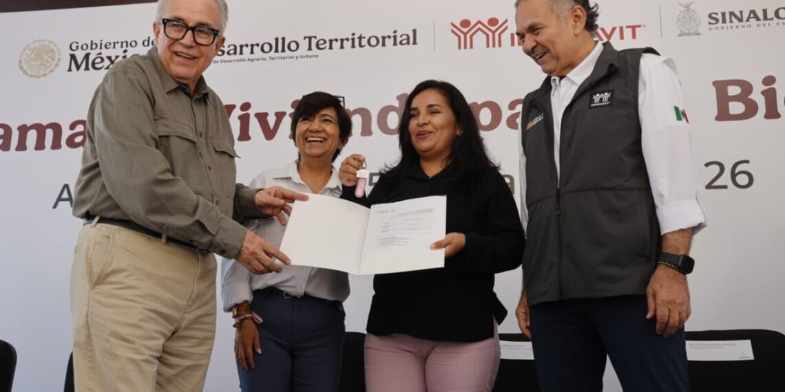 Resolvemos un problema social de los más desprotegidos, contar con una vivienda: Gobernador Rocha