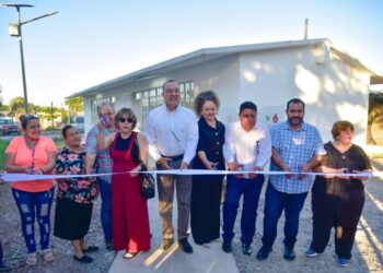 Entrega Alcalde Menéndez 2 aulas y equipo médico odontológico a CDC Santa Alicia