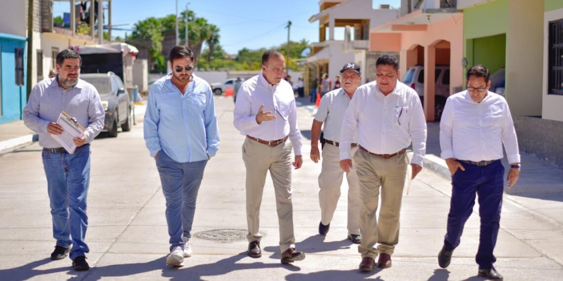 Antonio Menéndez entrega obras de pavimentación en Topolobampo por más de 3mdp.