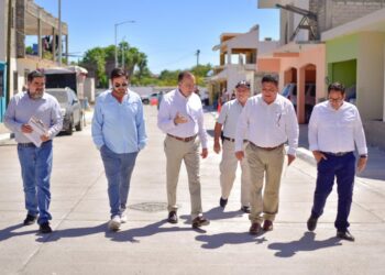 Antonio Menéndez entrega obras de pavimentación en Topolobampo por más de 3mdp.