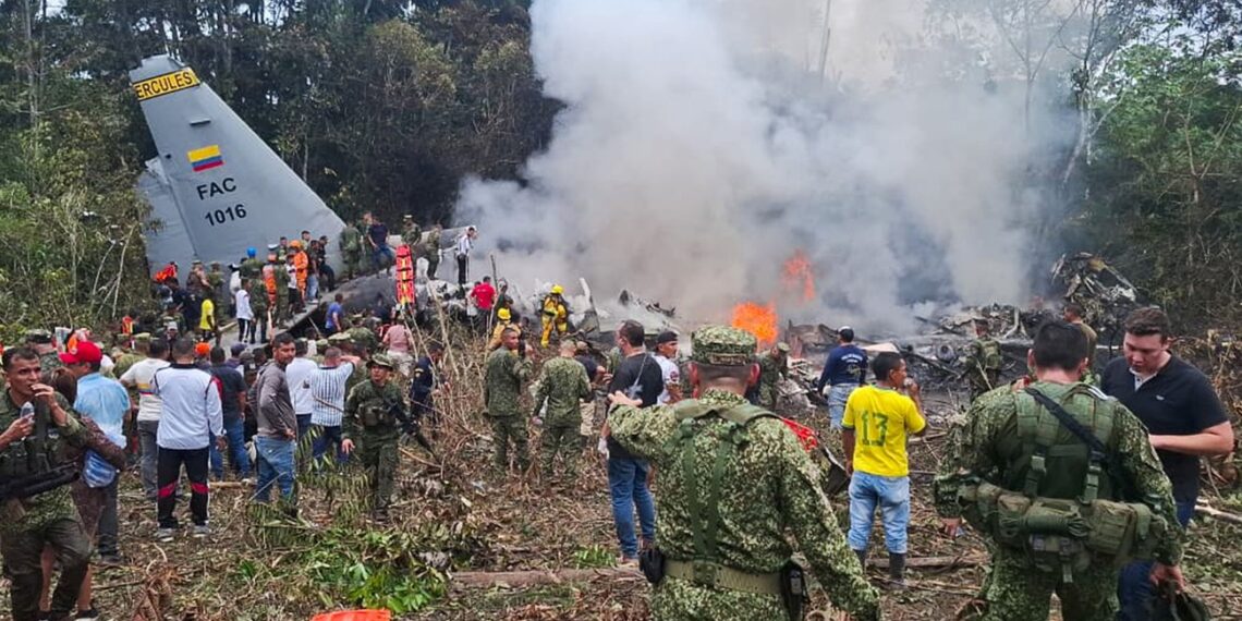Sube a 66 el número de fallecidos en el accidente de un avión militar en Colombia
