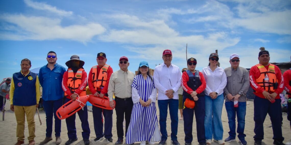 Vacacionistas viven Jueves Santo en armonía en Ahome; el Alcalde Antonio Menéndez visitó algunos sitios.