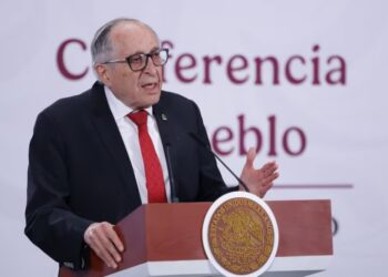 David Kershenobich: Contaminación bacteriana, posible causa de muertes por sueros vitaminados en Sonora