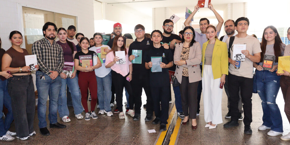 “Libros Libres”, la iniciativa de Editorial UAS que ha distribuido más de 10 mil ejemplares en la Casa Rosalina, llega a la Facultad de Derecho Culiacán
