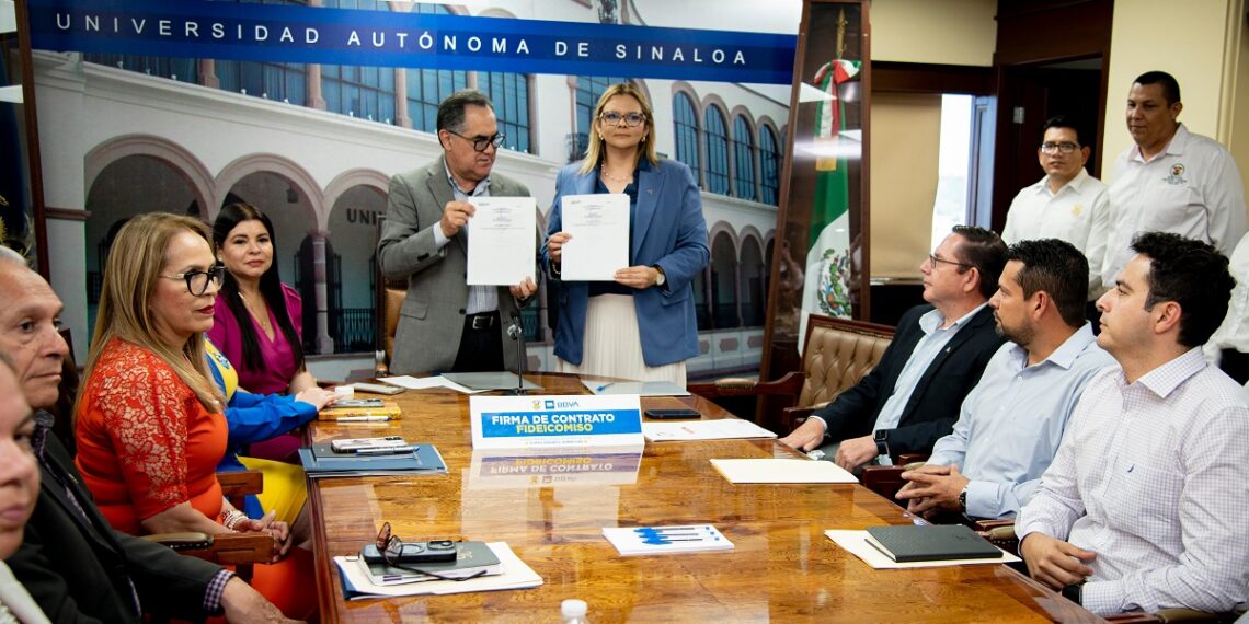 La UAS, a través del Rector Jesús Madueña, y BBVA firman fideicomiso para garantizar el pago de pensiones y jubilaciones de la institución, con transparencia y sostenibilidad