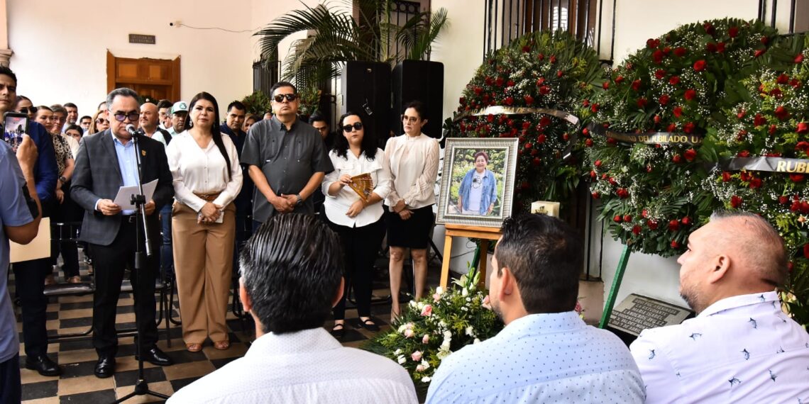 Encabeza el Rector Jesús Madueña Molina emotivo homenaje póstumo a la trayectoria de Jesús Guadalupe Salazar “Fanny”, pilar del servicio universitario