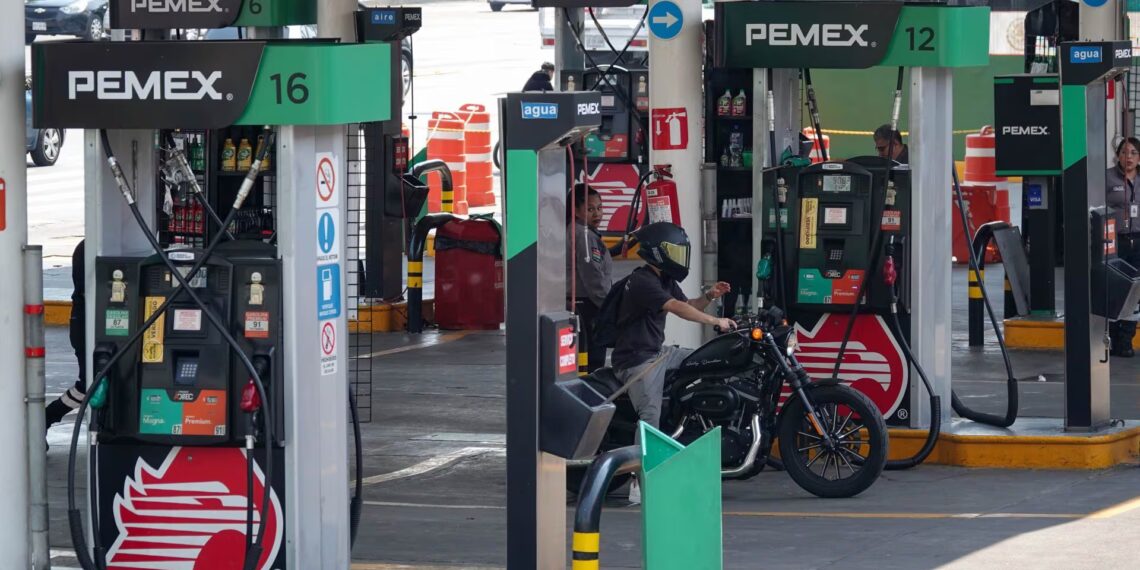Gasolineros y Representantes de la ANTAD Acuden a Palacio Nacional