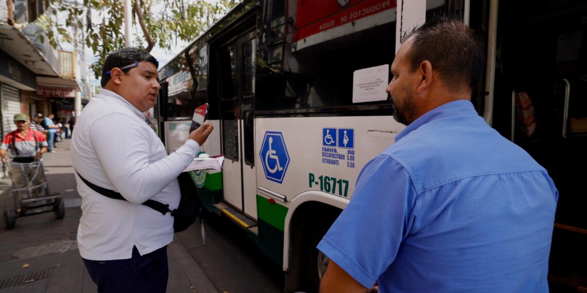 Realizan inspectores operativo de verificación de unidades de transporte urbano, para mejorar el servicio