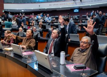 Senador Enrique Inzunza aprueba reformas para evitar explotación laboral en el campo