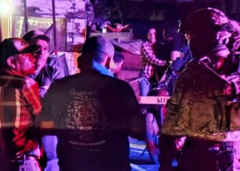 Asesinan a balazos a un joven en taller mecánico del Poblado 5