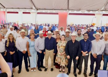 Entrega gobernador Rocha apoyos en equipamiento por 10 mdp al sector ganadero
