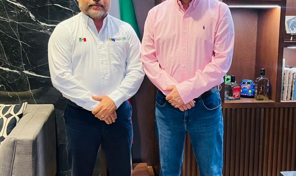 Se reúne alcalde Juan de Dios Gámez con CFE para atender inquietudes ciudadanas sobre recibos de energía eléctrica