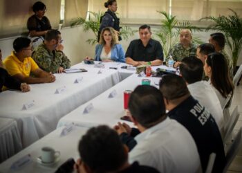 Grupo Interinstitucional se reúne con autoridades portuarias y de turismo para revisar y fortalecer el plan operativo “Código Azul”, diseñado para la atención de cruceros turísticos que arriban a Mazatlán